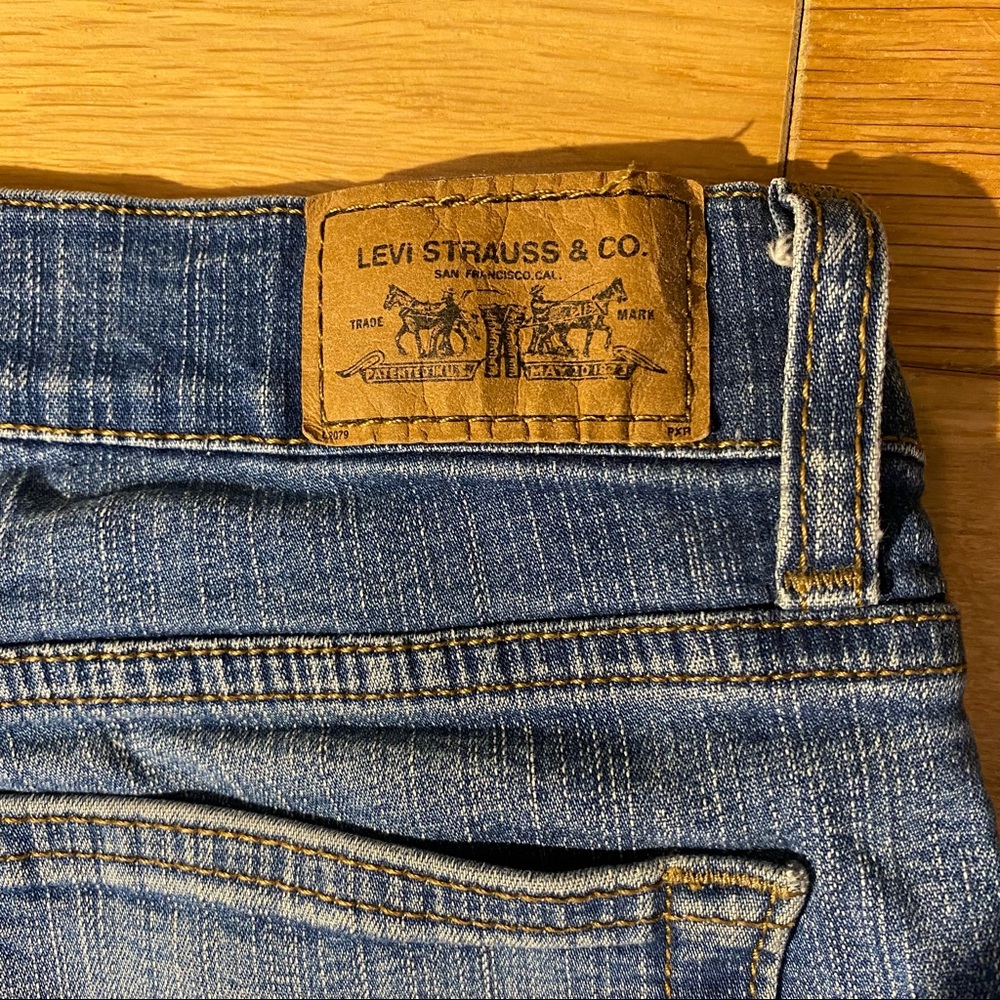 Levi’s 548 Perfectly Slimming Capri Cropped Jeans size 8 in medium wash - Picture 8 of 14